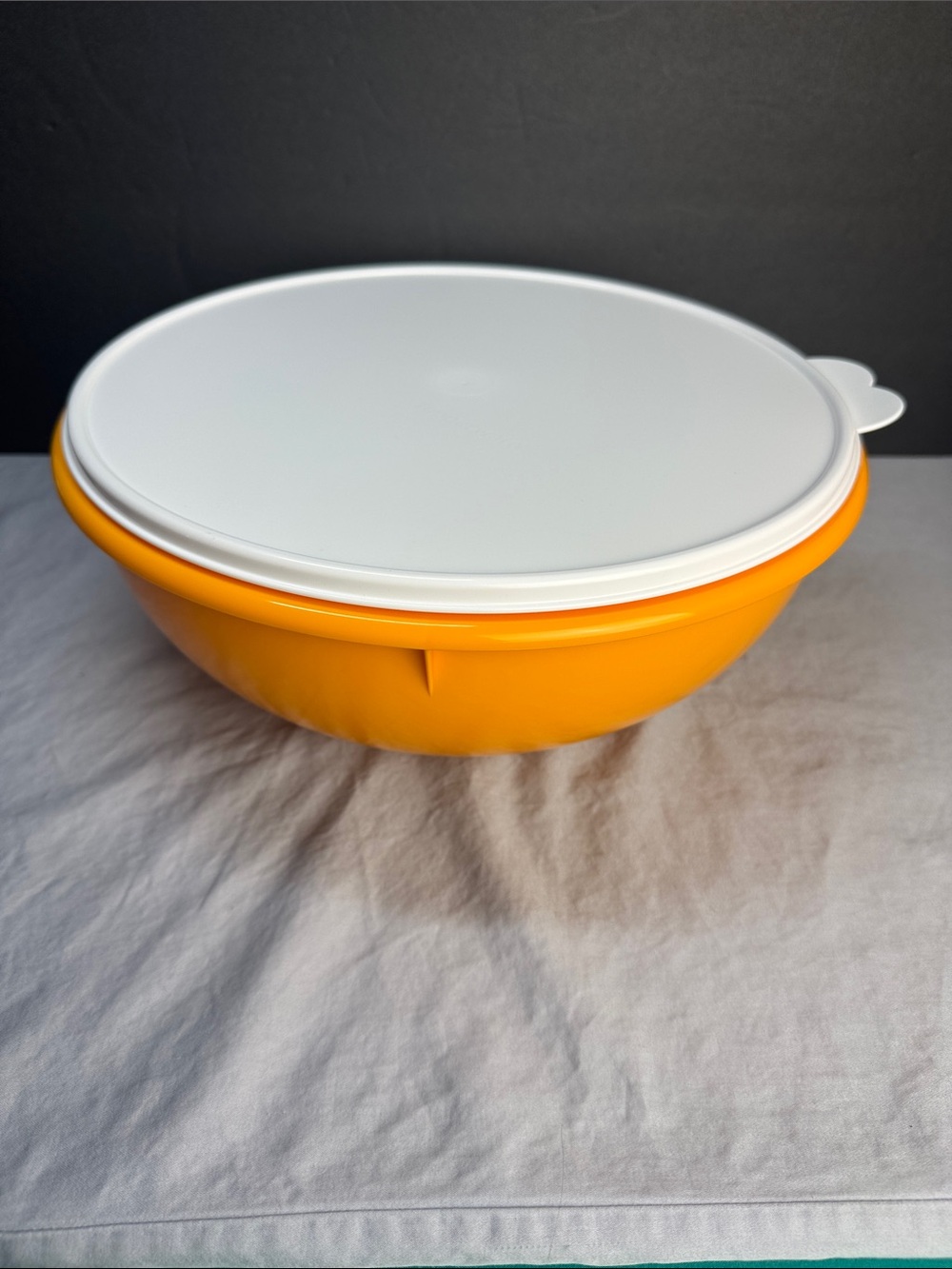 Tupperware Fix n mix Bowl 26 Cup Cake Bowl Orange With White Seal New 6.2L